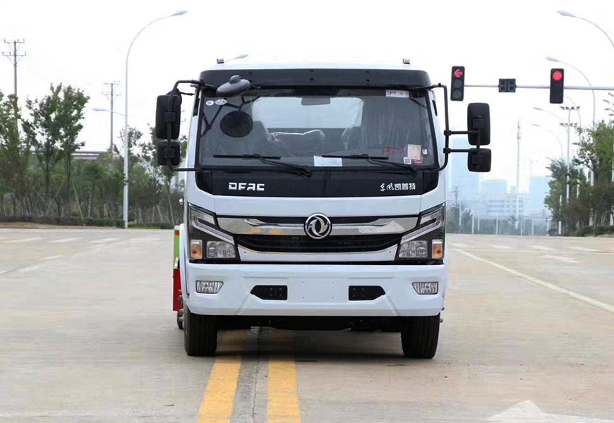 國(guó)六東風(fēng)多利卡10方灑水車